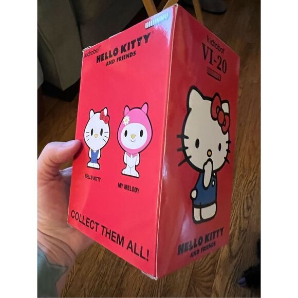 Kidrobot BHUNNY Hello Kitty Vinyl Figure - Picture 5 of 8